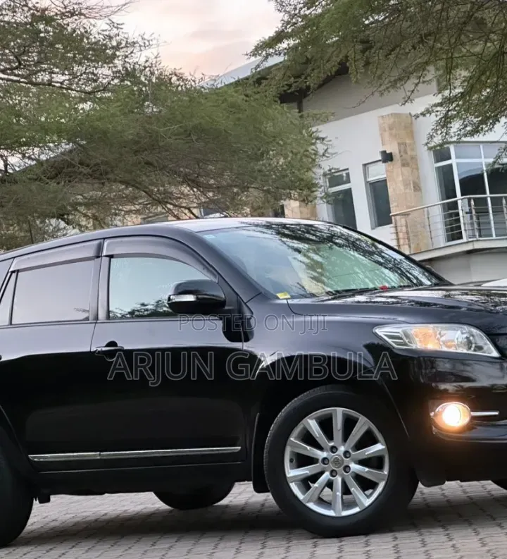Toyota Vanguard 2010 Black