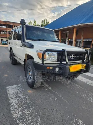 Toyota Land Cruiser 2018 White