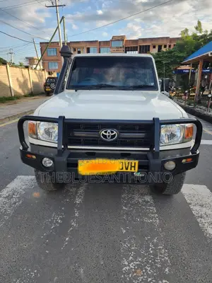 Toyota Land Cruiser 2018 White