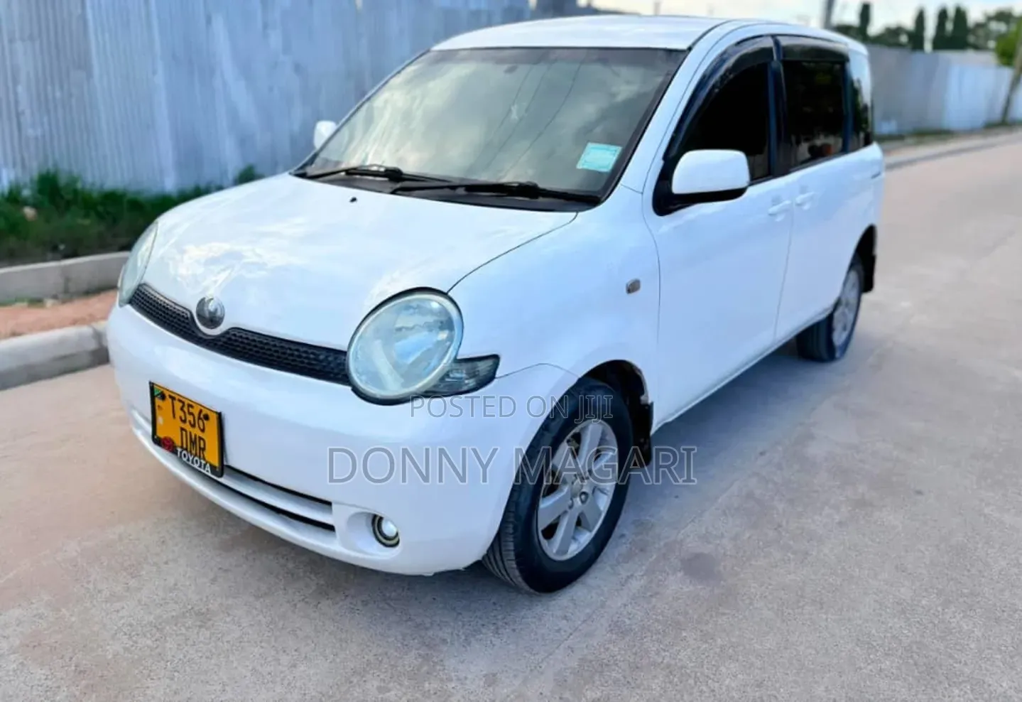 Toyota Sienta 2004 White