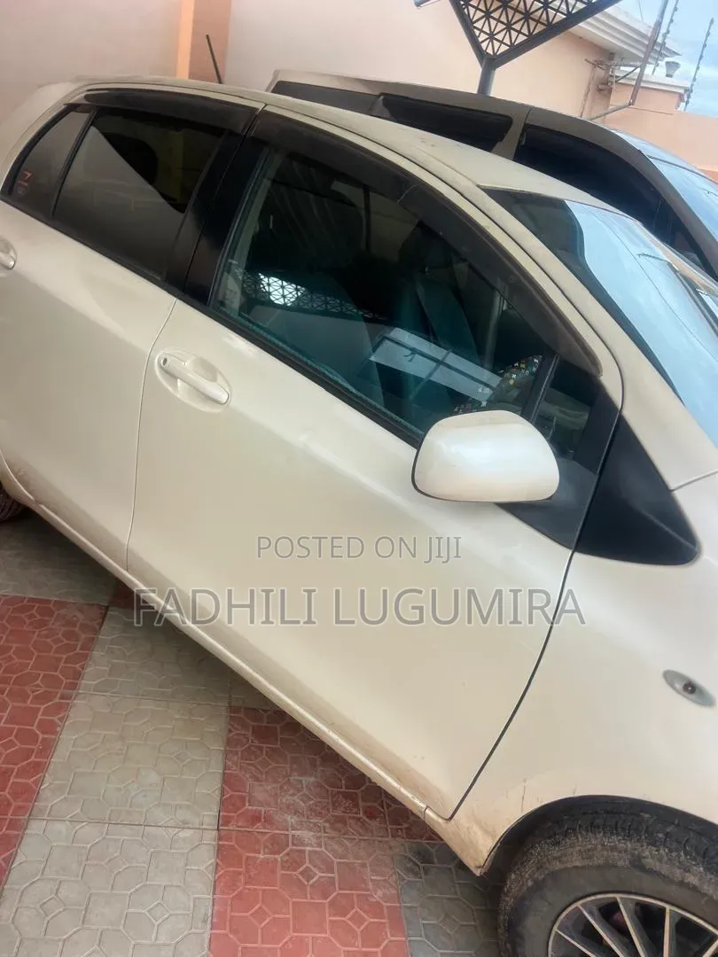 Toyota Vitz 2004 Beige