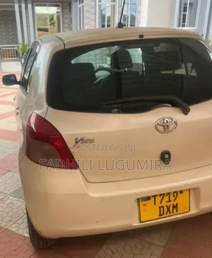 Toyota Vitz 2004 Beige