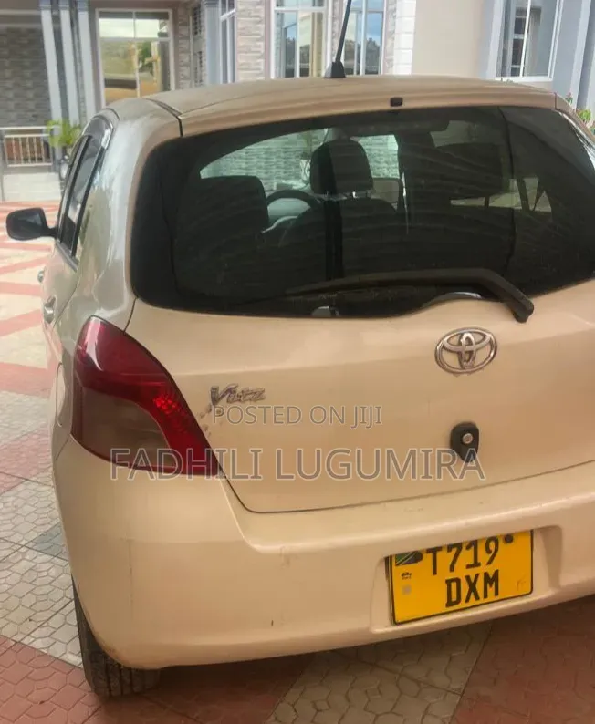Toyota Vitz 2004 Beige