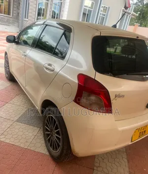 Toyota Vitz 2004 Beige