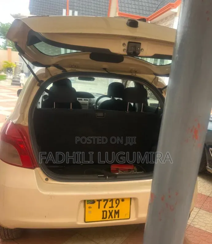 Toyota Vitz 2004 Beige