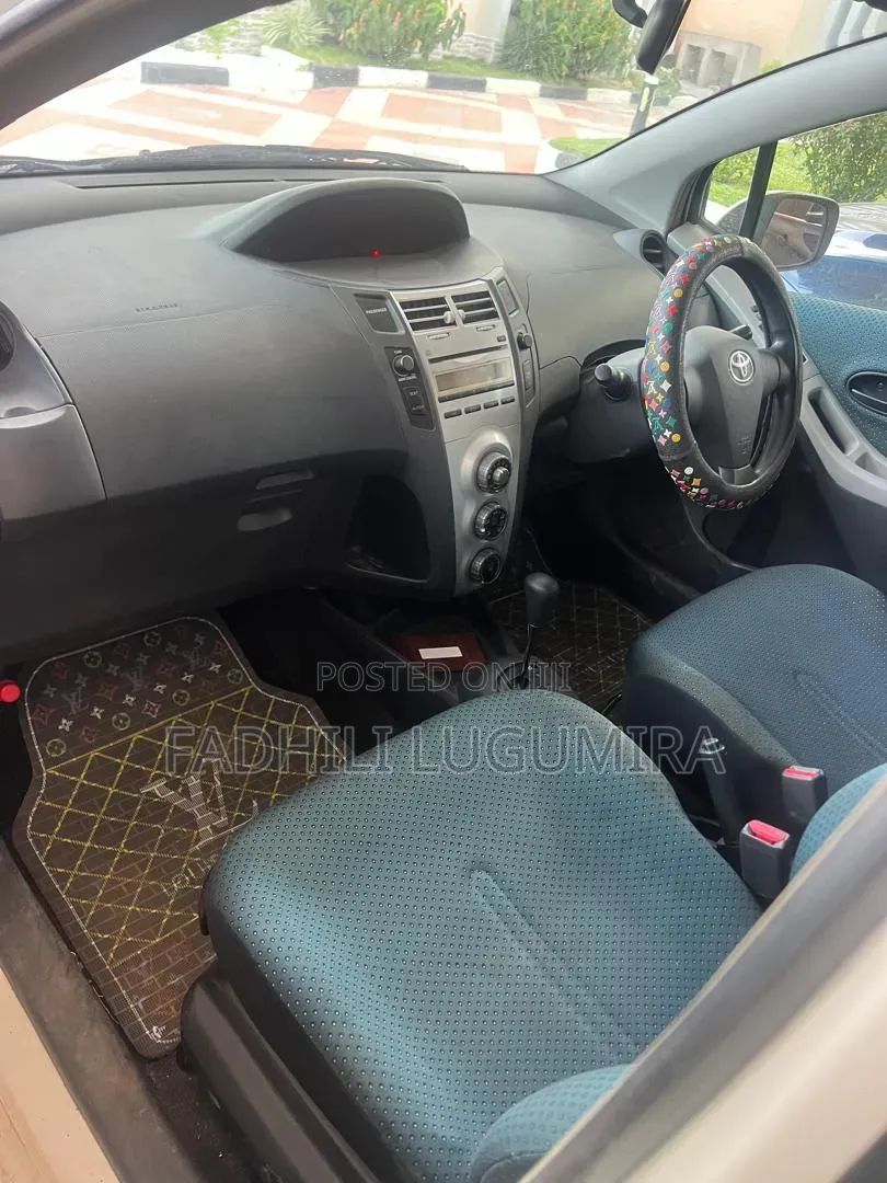 Toyota Vitz 2004 Beige