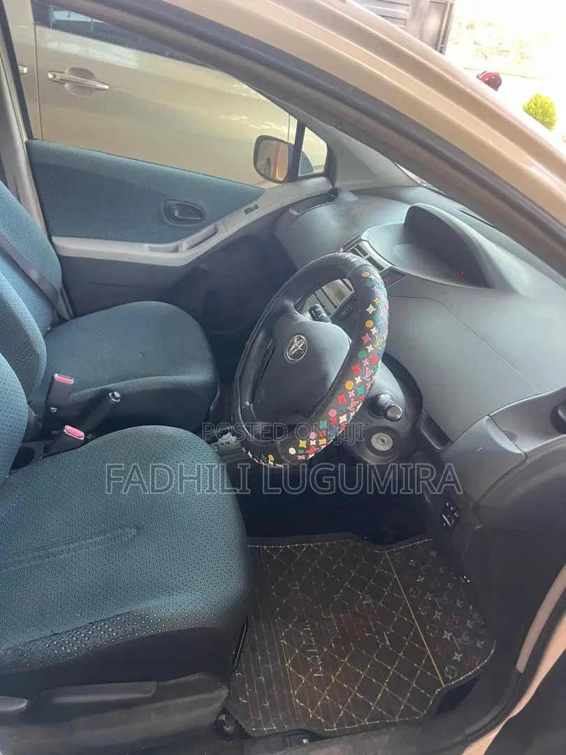 Toyota Vitz 2004 Beige