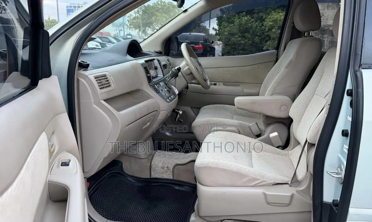 Toyota Raum 2006 Blue