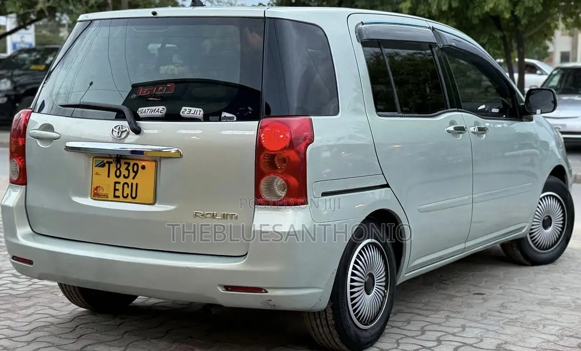 Toyota Raum 2006 Blue