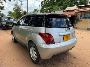 Toyota IST 2004 Silver