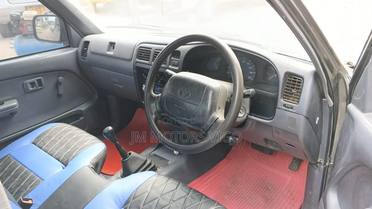 Toyota Hilux 1999 Gray