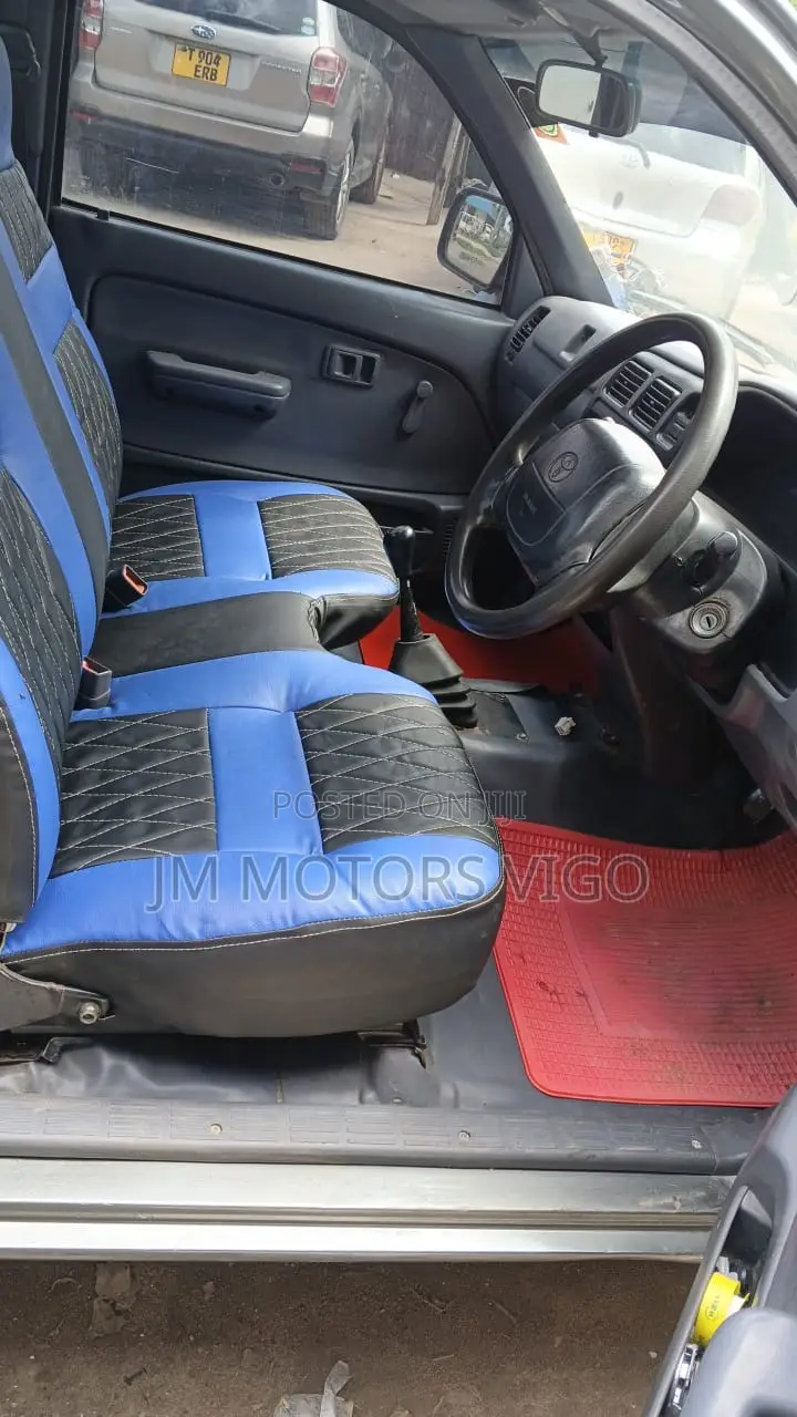 Toyota Hilux 1999 Gray