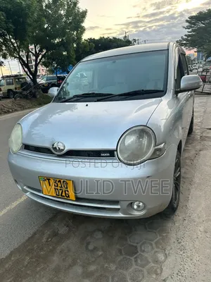 Toyota Sienta 2006 Silver