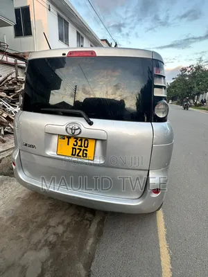 Toyota Sienta 2006 Silver
