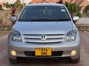 Toyota IST 2005 Silver