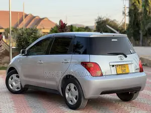 Toyota IST 2005 Silver