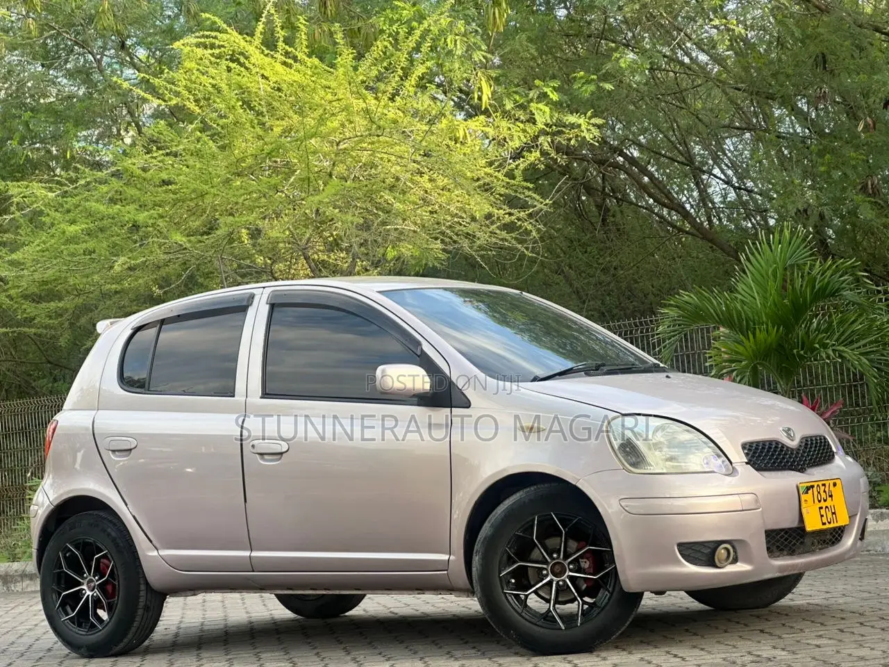 Toyota Vitz 2002 Beige