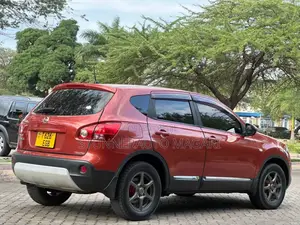 Nissan Dualis 2010 Orange