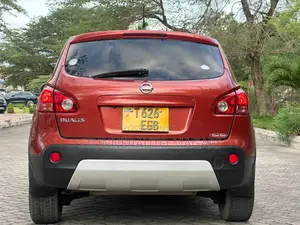 Nissan Dualis 2010 Orange