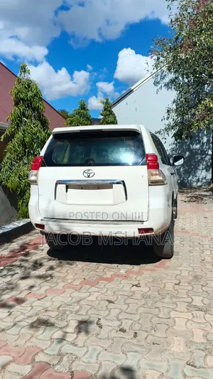 Toyota Land Cruiser Prado 2009 White