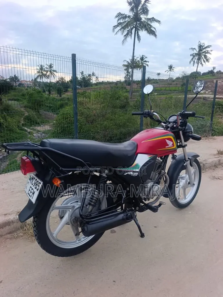 Honda CB 2025 Black