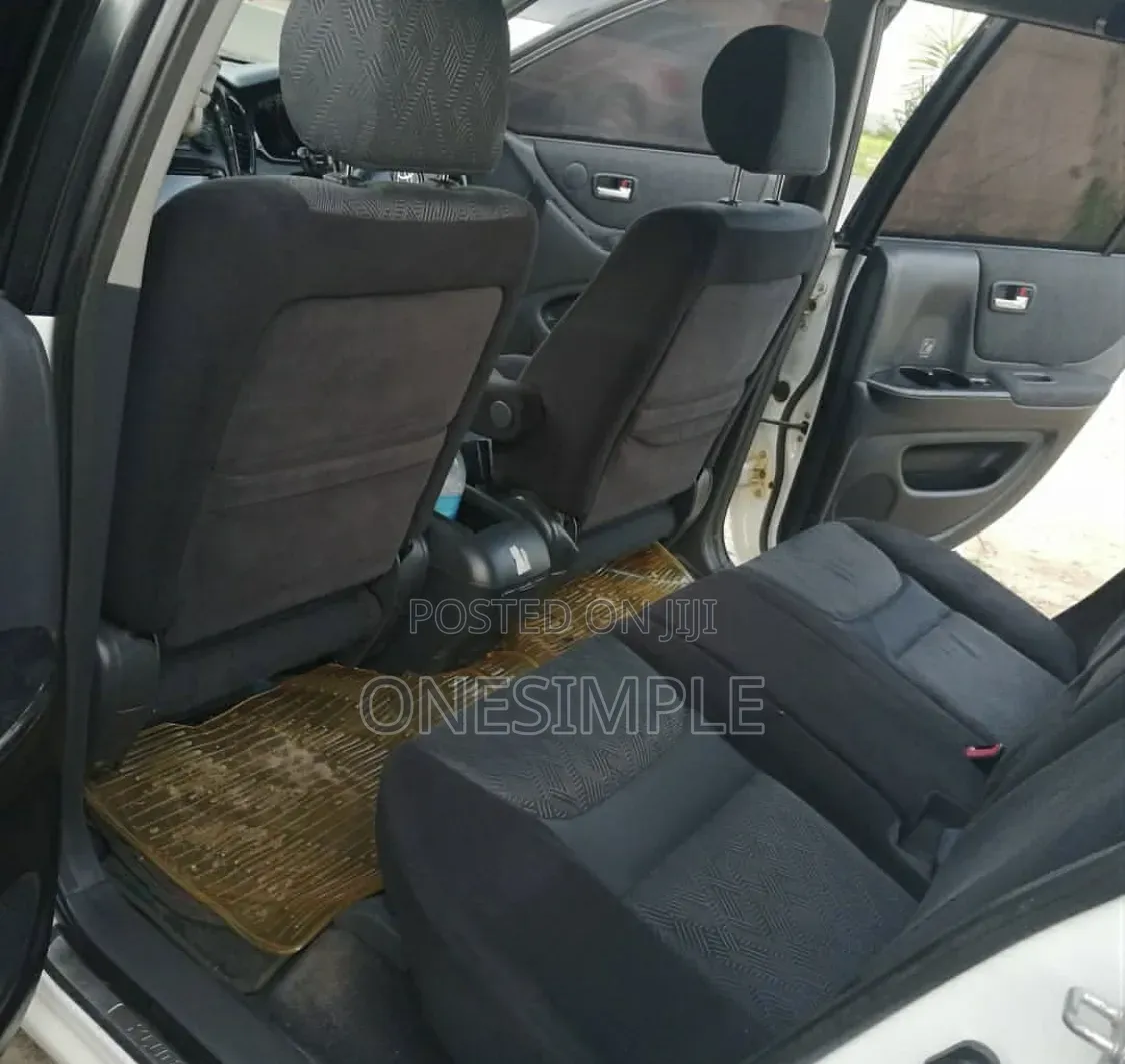 Toyota Kluger 2000 White