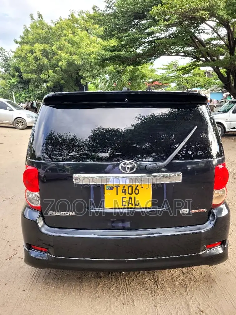 Toyota Corolla Rumion 2010 Blue
