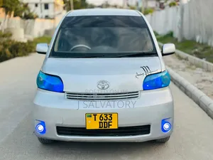 Toyota Porte 2004 Silver