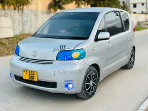 Toyota Porte 2004 Silver
