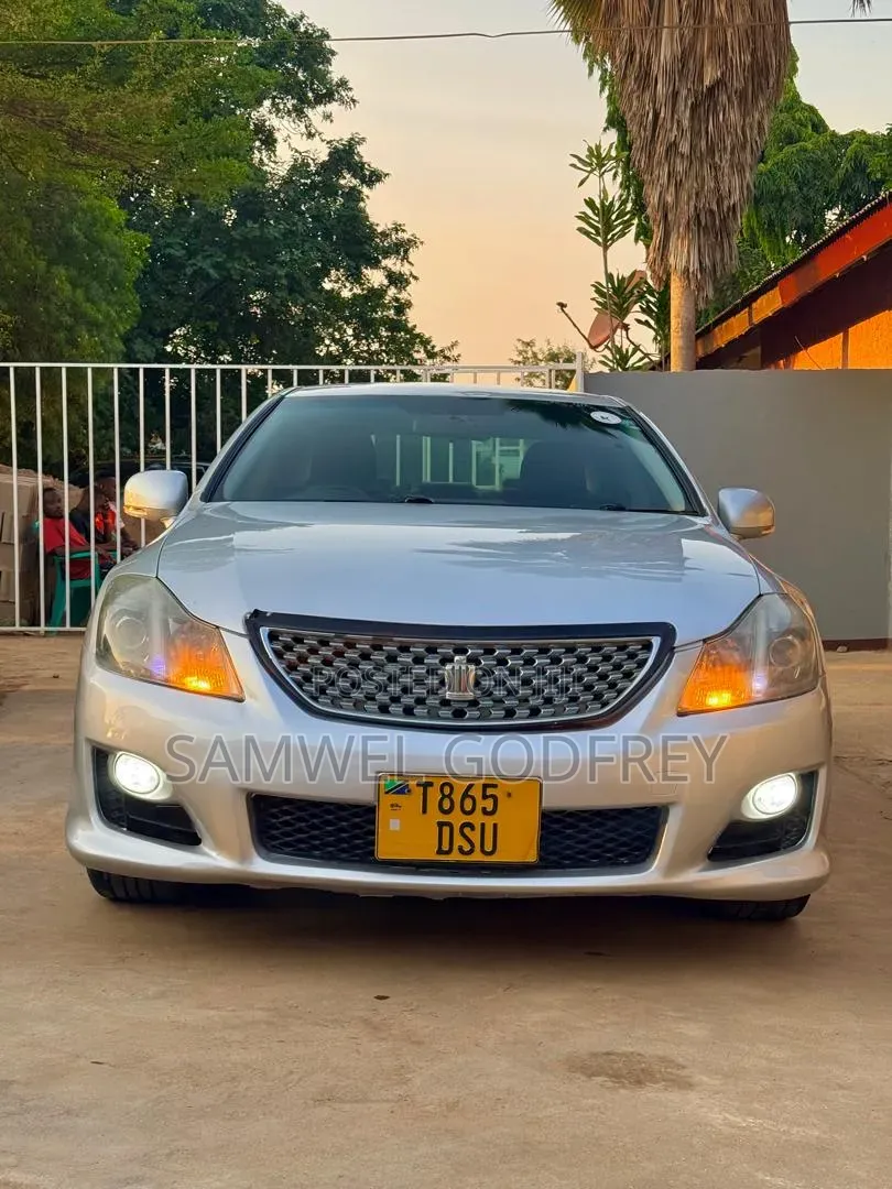 Toyota Crown 2009 Silver