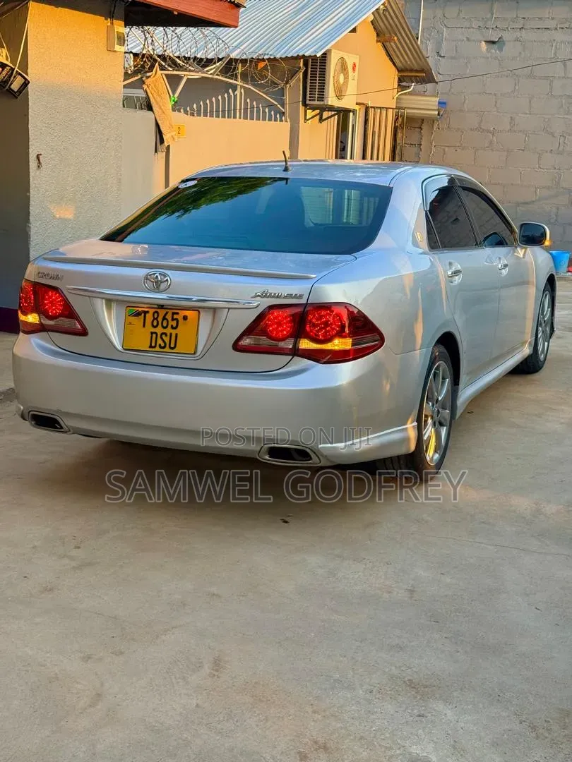 Toyota Crown 2009 Silver