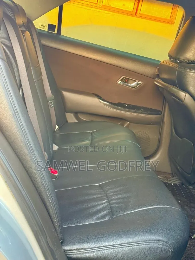 Toyota Crown 2009 Silver