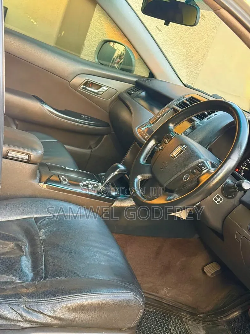 Toyota Crown 2009 Silver