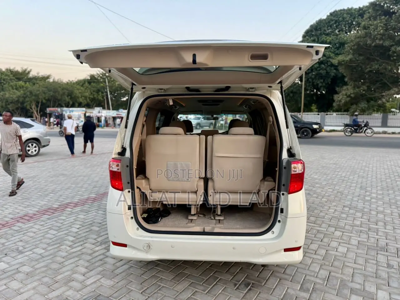 Toyota Alphard 2.4 Hybrid AWD 2011 White
