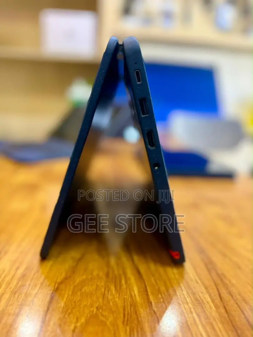 Laptop Lenovo 500e 4GB Intel Core i3 SSD 128GB