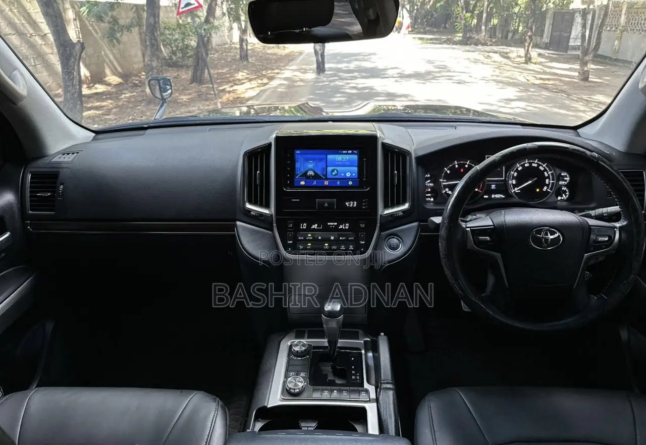 Toyota Land Cruiser 4.6 V8 ZX 2017 Black
