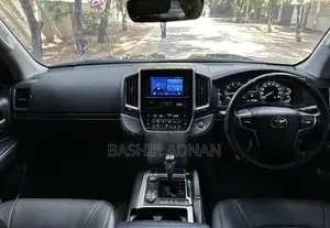 Toyota Land Cruiser 4.6 V8 ZX 2017 Black