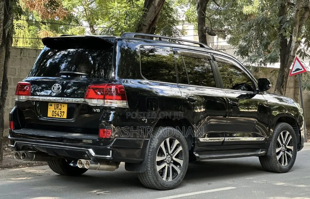 Toyota Land Cruiser 4.6 V8 ZX 2017 Black