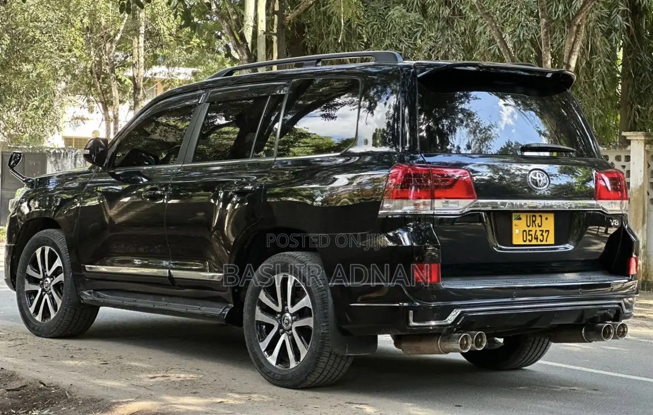 Toyota Land Cruiser 4.6 V8 ZX 2017 Black