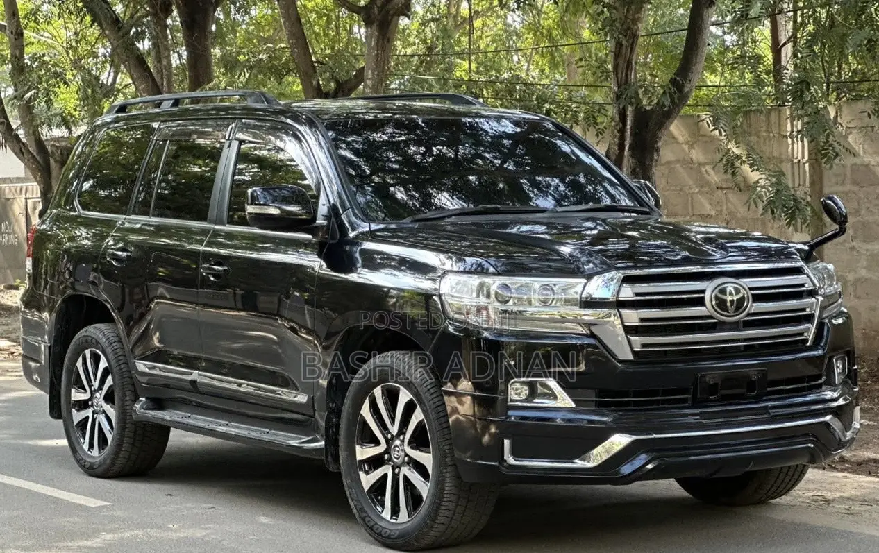 Toyota Land Cruiser 4.6 V8 ZX 2017 Black