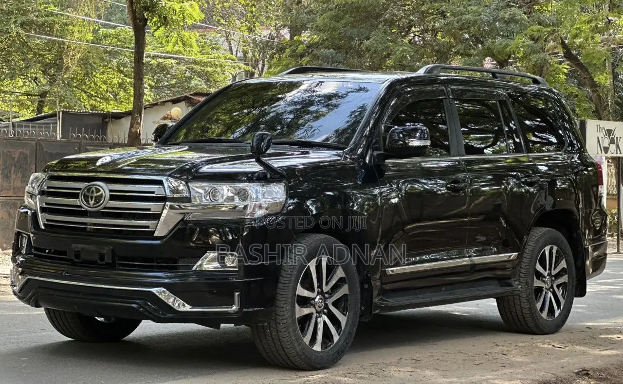 Toyota Land Cruiser 4.6 V8 ZX 2017 Black