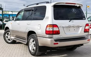 Toyota Land Cruiser 2005 Gray