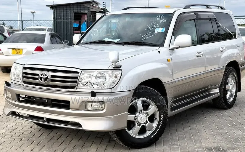 Toyota Land Cruiser 2005 Gray