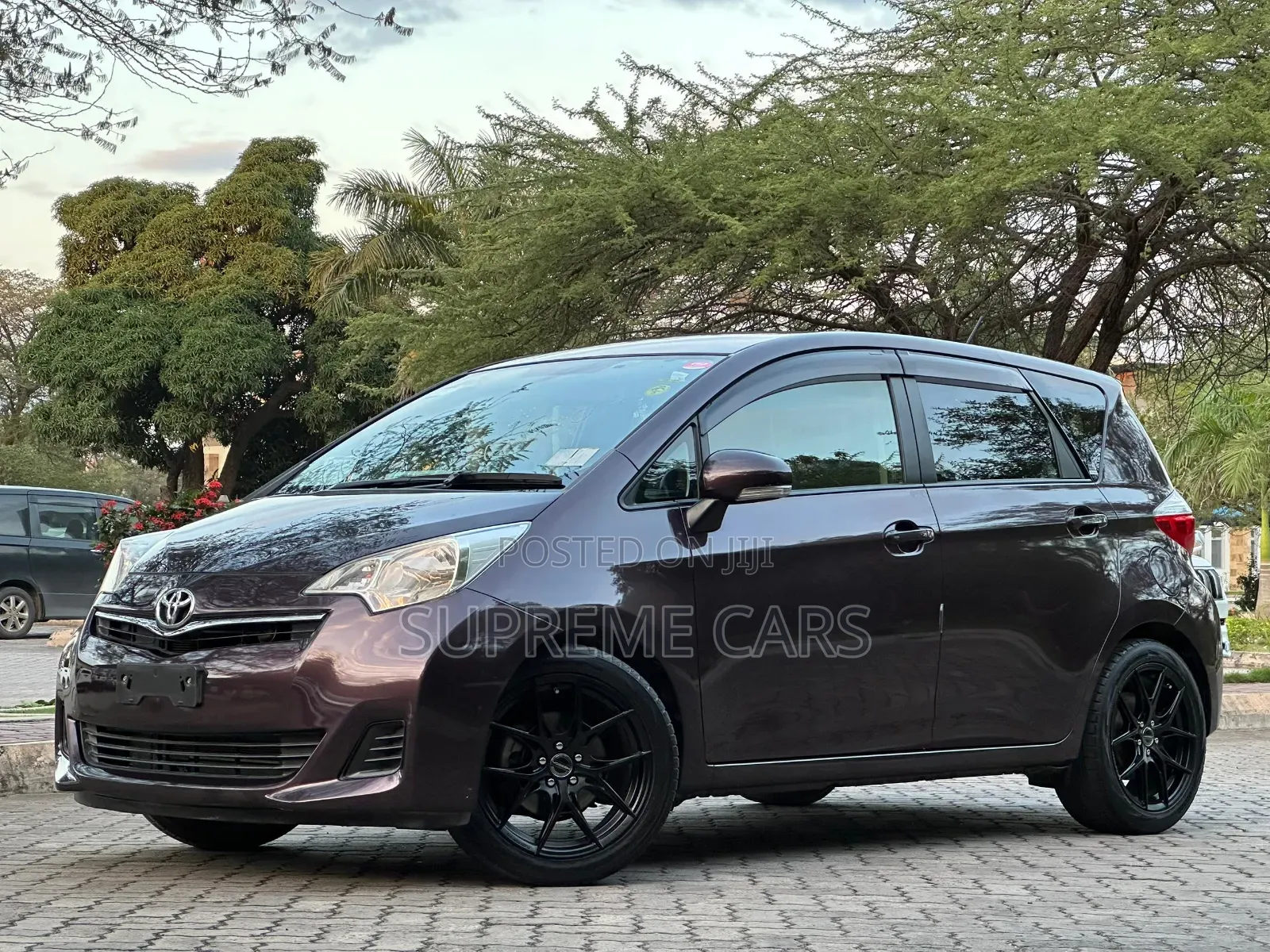 Toyota Ractis 2013 Burgundy
