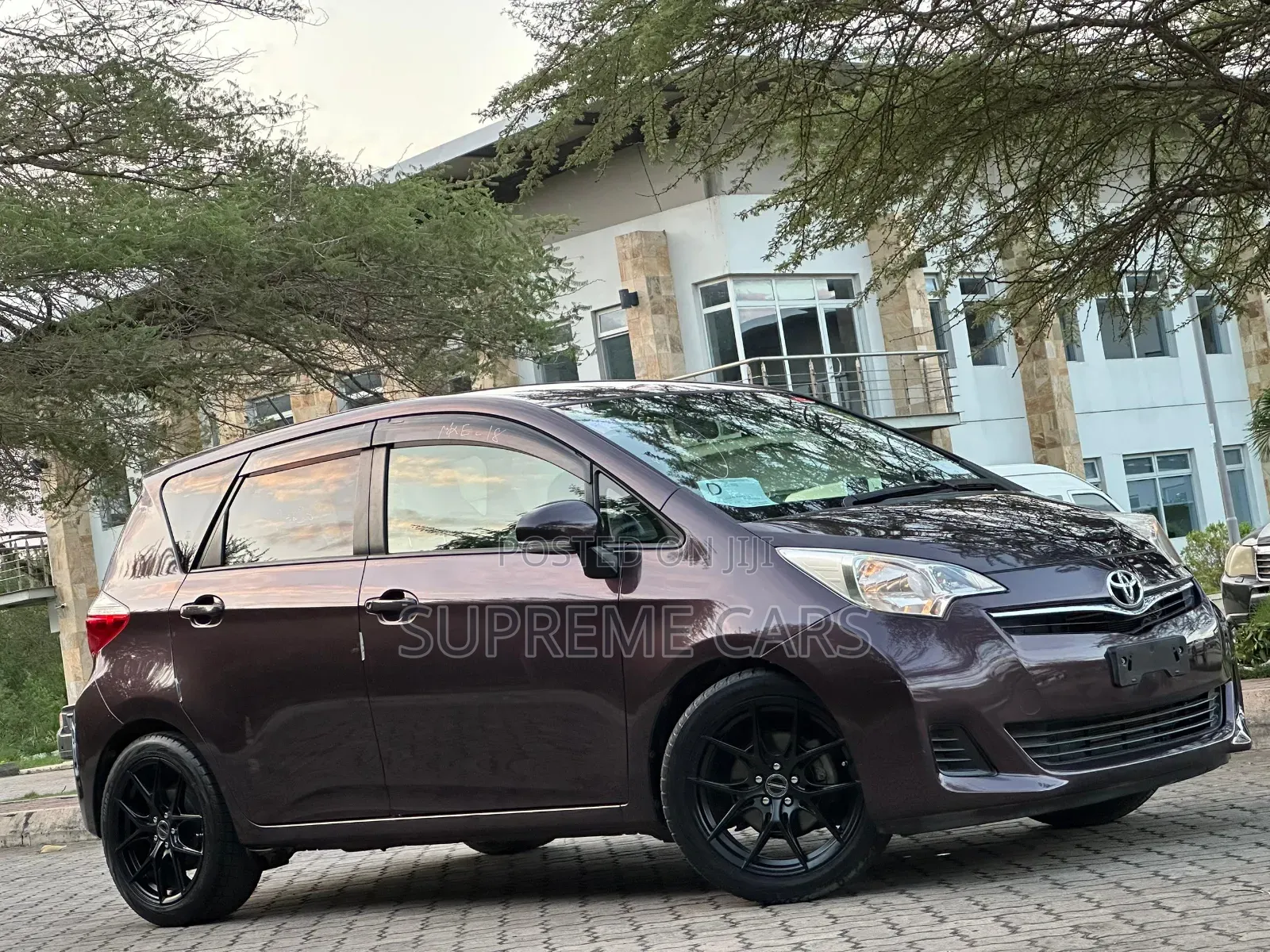 Toyota Ractis 2013 Burgundy