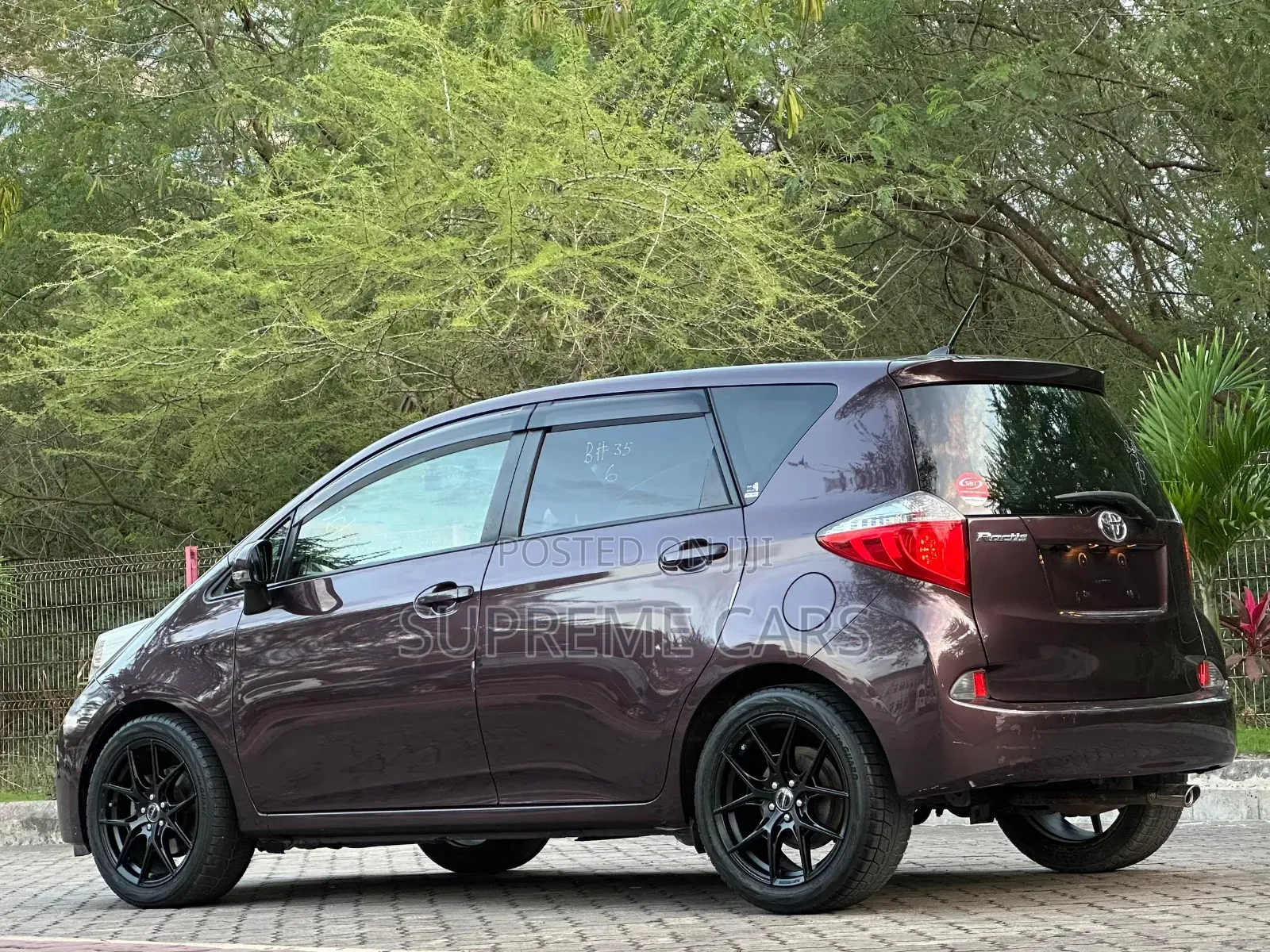 Toyota Ractis 2013 Burgundy