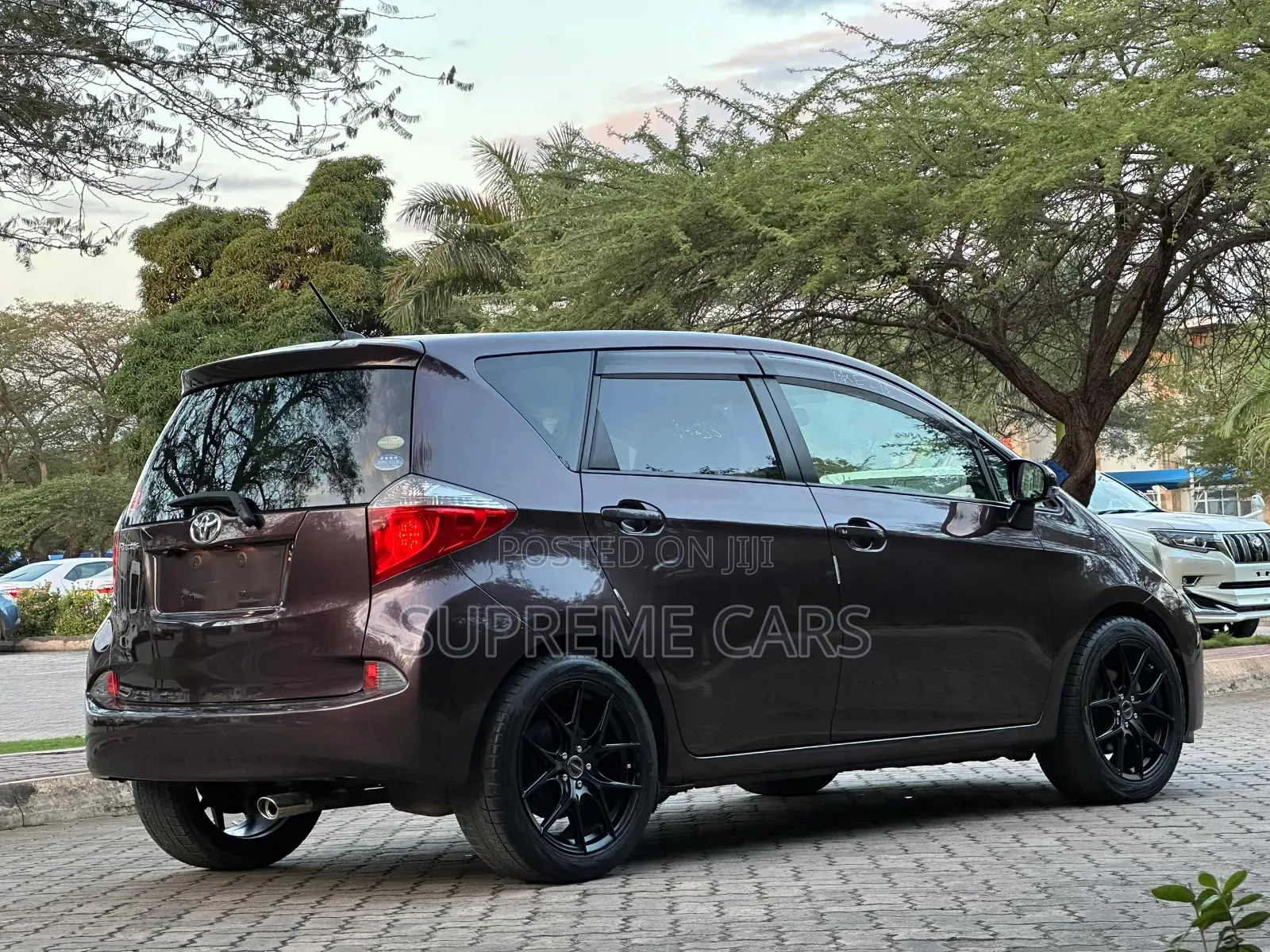 Toyota Ractis 2013 Burgundy