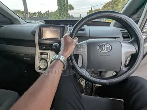 Toyota Noah 2009 Silver