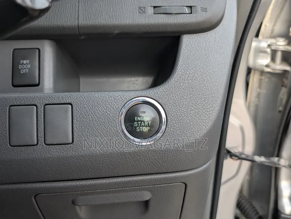 Toyota Noah 2009 Silver