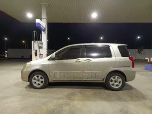 Toyota Raum 2004 Silver